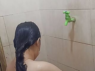 Take a bath with your sister-in-law until Crot part 1