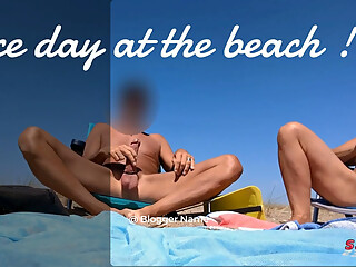 He masturbates on the beach in Cap d&#039;Agde and pass behind them. Nice exhibition!