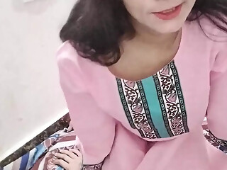 Muslim girl ko paint khol kar jabar dasti pela