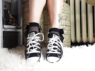 Converse & Fishnets