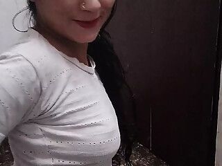 Cute school girl ko paise dekar jabar dasti pel diya