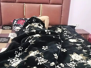 Pair dbane ke bahane step daughter ne apna bur chodbaya
