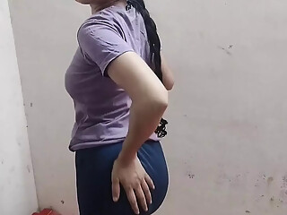 School girl ka uniform nhi rahen par madan ko chod diya