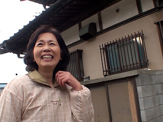 M915G02 An aunty mature woman in her 60s in the countryside will appear in AV!
