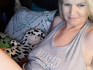 Sexy Mature Masturbates in a Private Chat!