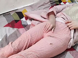 Big step brother ne muze nanga hokar bathroom me pel diya