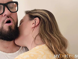 Plumber satisfies passionate MILF