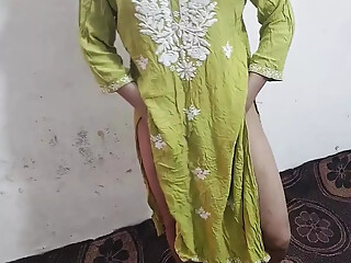 School girl ko jabar dasti doodh daba daba kar pela