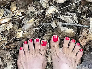 Melove Sexy Small Feet with Red Toe Nails in Leaves
