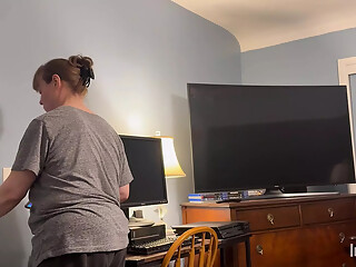 Mature plays with her son in law and he fills her pussy with a lot of cum!