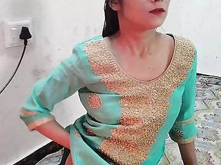Bhabhi ne jabar dasti doodh daba daba kar pela