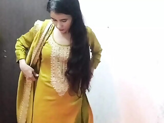School girl ki tight pussy daba daba kar pel diya
