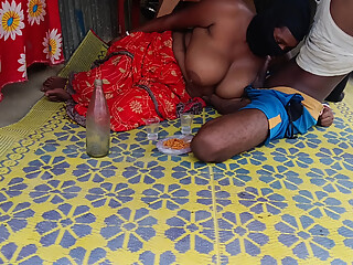 Desi bhabhi sharab pee kar land chusa
