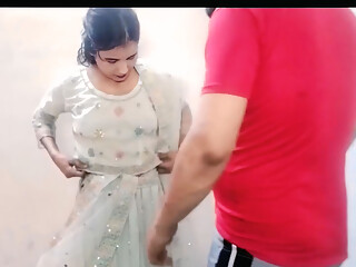 Indian step sister ko akele me pakar ke pel diya