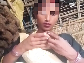 Desi aunty's chut ki malai nikal li finger kar