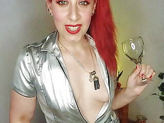 Do you dare to seduce this hot redhead at the club? Roleplay Argentina
