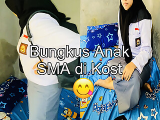Invite high school students to my boarding house