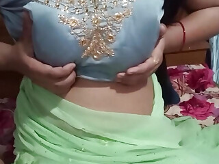 Sexy Naina bhabhi play her sexy boobs