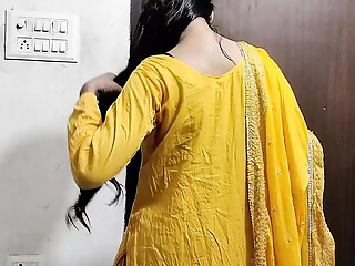 Desi aunty ko chodte uncle ji ne dekh liya