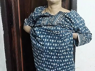 Step daughter ko gandi video dikha kar jabar dasti pakad ke pel diya