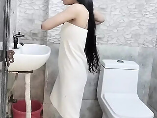 Cute step daughter ko ghar me band kar ke bathroom me pel diya