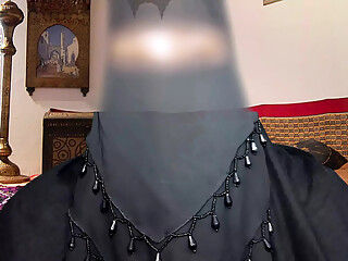 Bangladeshi girl wearing burqa comes to Saudi Arabia and gets fucked at home for money