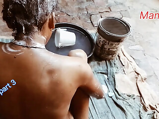 An Indian girl taking off her bath! Then seeing the scene ahead, you will also become crazy Mam98