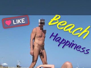 She masturbates her on the naturist beach in public with a voyeur who passes by