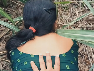Sexy bhabhi ki chudai ganne ke khet mein aur bhabhi ke gand se khoon nikal Diya