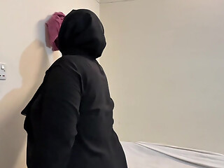 POV: Arabian Stepmom Clean Stepson's Room & Stepson caught her big ass and handjob start