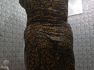 Desi girl bathroom sawoor hottest