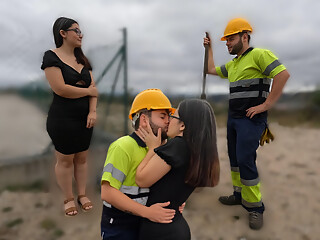 FROM WORK to TEMPTATION: Worker and Stranger LET THEMSELVES BE CARRIED AWAY IN PUBLIC