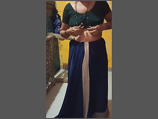 Sonal bhabi apni sadi dhire dhire nikalti hai