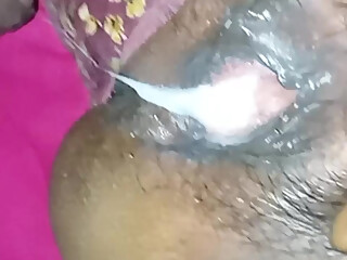 37 sal ki padosi bhabhi ko raat mein jakar chudai karke aaya