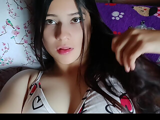 Indian college girl masturbates and shows her pussy live