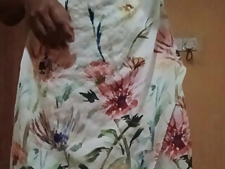 Sri lankan girl undressing show her body