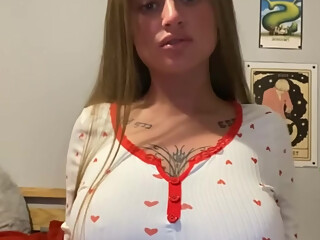 Watch this Scottish big ass goth fingering herself slow then deeper