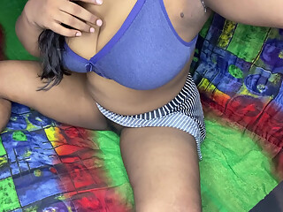 Indian hot bhabhi ne chut me fingering krke Pani nikala