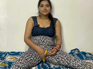 Desi Kusum Bhabhi play sex with Banana fuck by step father sex video
