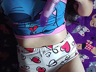 SCHOOLGIRL TOUCHES HER DELICIOUS PUSSY DELICIOUS