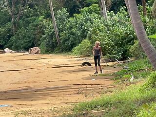 Homemade Accidental Sex - Handjob and Cumshot on a Beach