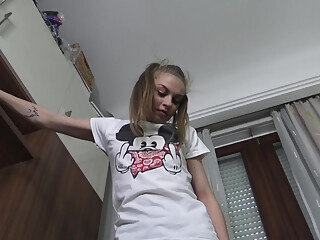 I love to destroy all with my crush heels! The destroying mood of Princess Kirstin!