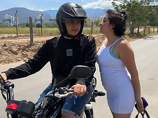 I get a call from my sexy best friend to pick me up on the bike, I start to see her because she has a very nice ass and she pays me with pussy.