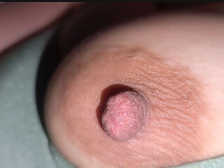 My step Sister under the blanket step sister shared Kakak tiriku di bawah selimut saudara tiri berbagi tampilan malam tidurnya