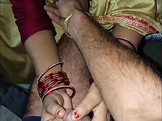 Hand jab by desi nigeboor waife