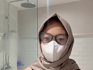 Beautiful ass squirting shower