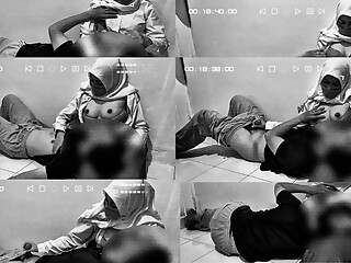 Damn! Caught on Video: Malay High School Student Gets Handjob in Classroom
