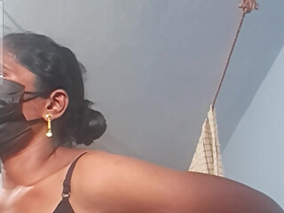 Tamil aunty fingering and urine passing