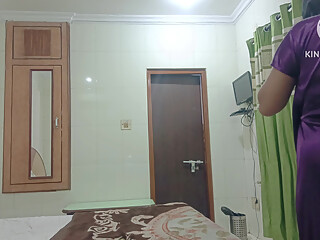 Boy takes advantage of old pickup scheme to Desi doctor girl