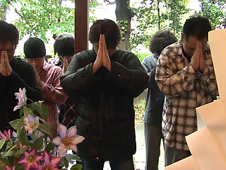 Nasty japanese babe plays with toys before squirting on men faces and getting fucked in hot gangbang